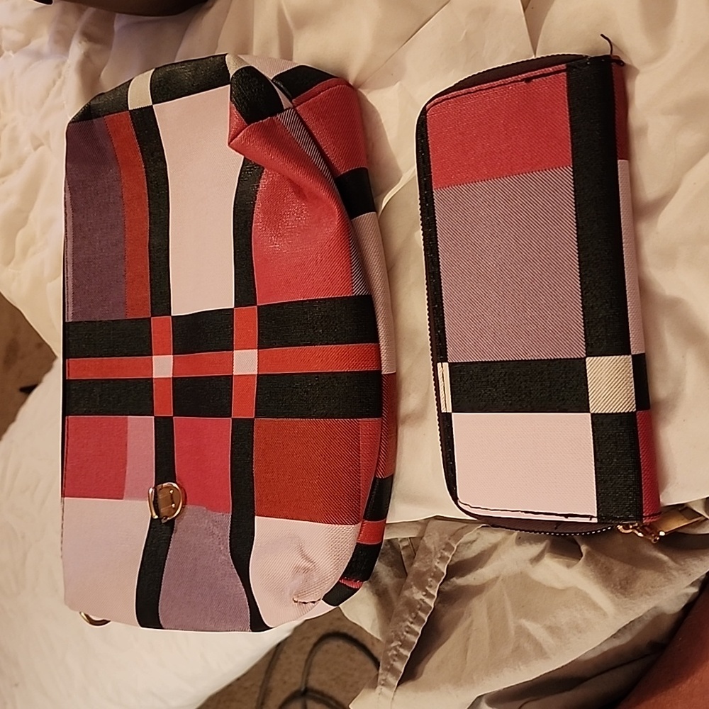 Plaid purse and wallet set . Great new like condition.  Marked to sell.